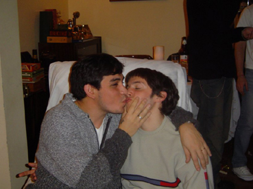 piko-saka-tense.jpg (79756 bytes)